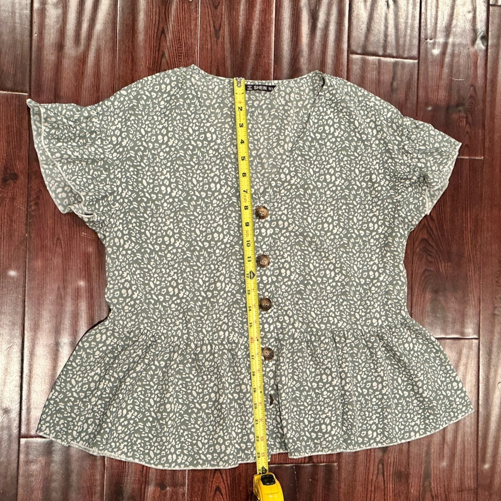 Peplum cheetah print sage blouse - Picture 3 of 4